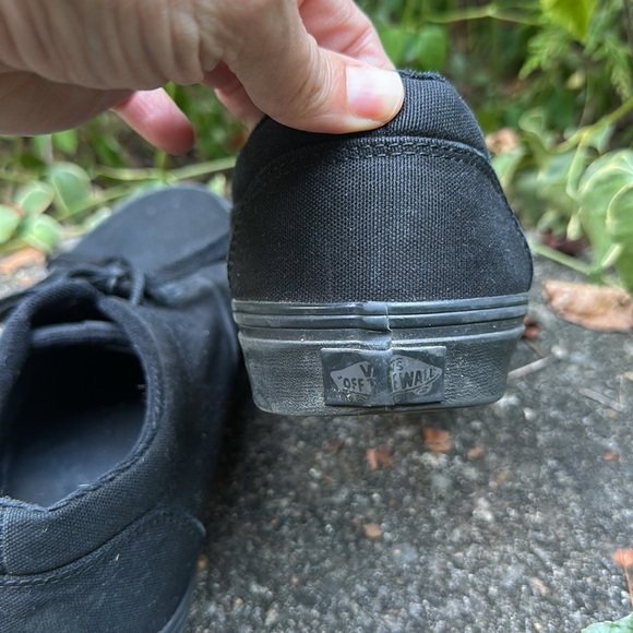 Vans Men's Classic Black Sneakers - Picture 15 of 16
